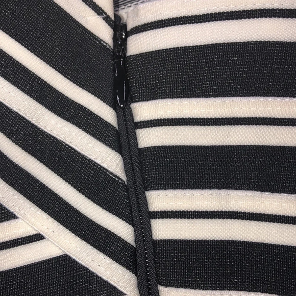 𝅺Maeve by Anthropologie size 0 Petite black & white bandage fit and flare dress - Picture 9 of 10